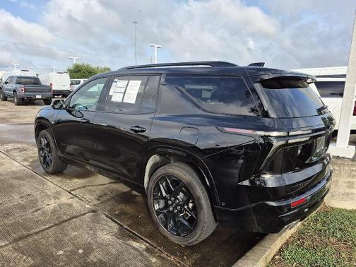 Mosaic Black Metallic 2024 Chevrolet Traverse RS