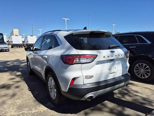 OXFORD WHITE 2020 Ford Escape SE