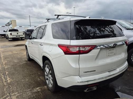 Iridescent Pearl Tricoat 2018 Chevrolet Traverse PREMIER