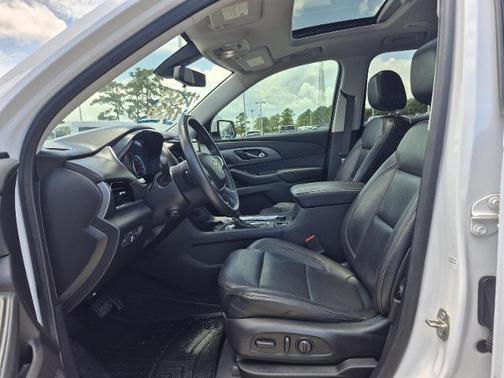 Iridescent Pearl Tricoat 2018 Chevrolet Traverse PREMIER