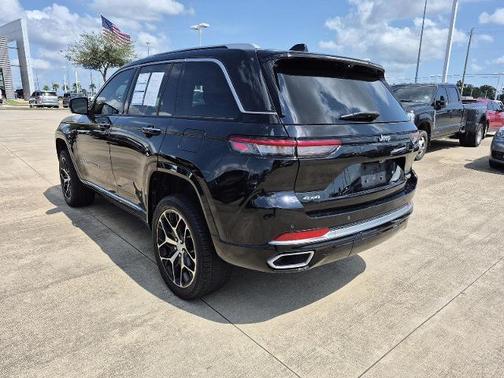 2023 Jeep Grand Cherokee SUMMIT