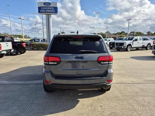 2019 Jeep Grand Cherokee LAREDO