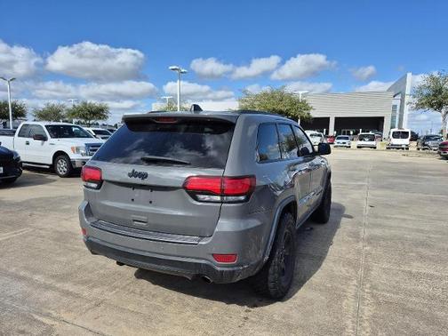 2019 Jeep Grand Cherokee LAREDO