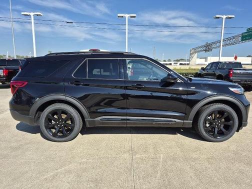 2024 Ford Explorer ST-LINE