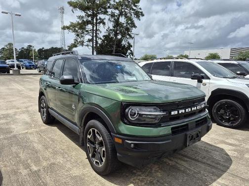ERUPTION GREEN METALLIC 2023 Ford Bronco Sport OUTER BANKS
