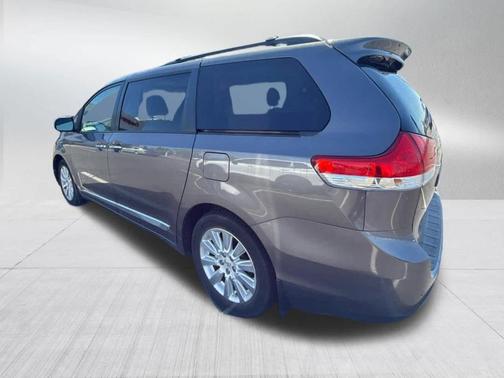 Predawn Gray Mica 2014 Toyota Sienna XLE