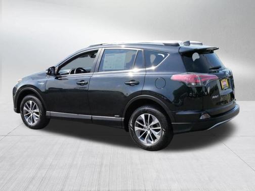 2017 Toyota RAV4 Hybrid XLE