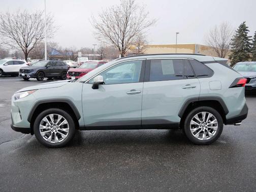 2021 Toyota RAV4 XLE Premium