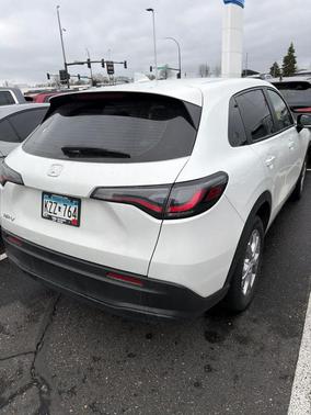 Platinum White Pearl 2024 Honda HR-V LX
