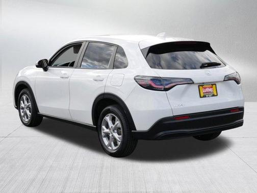 Platinum White Pearl 2024 Honda HR-V LX
