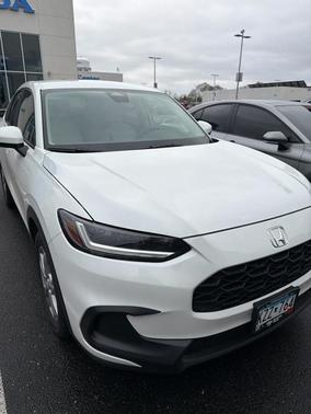 Platinum White Pearl 2024 Honda HR-V LX
