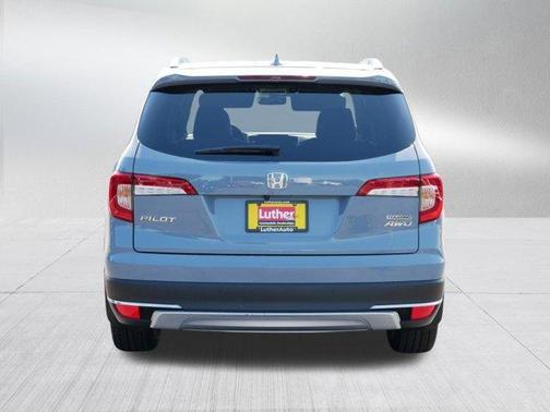 2022 Honda Pilot Touring 8-Passenger