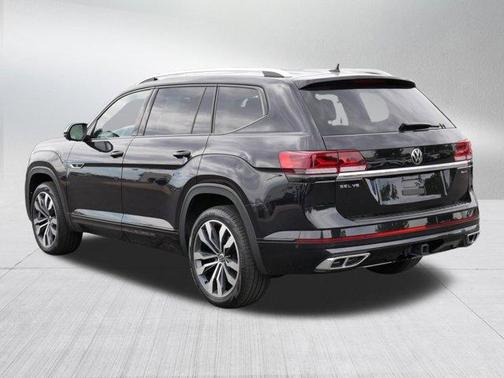 Deep Black Pearl Effect 2023 Volkswagen Atlas 3.6L SEL Premium R-Line