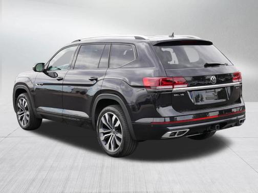 Deep Black Pearl Effect 2023 Volkswagen Atlas 3.6L SEL Premium R-Line