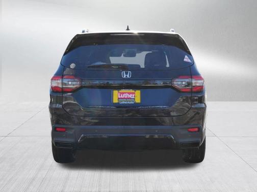 Crystal Black Pearl 2026 Honda Pilot Black Edition