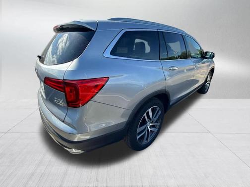 Lunar Silver Metallic 2016 Honda Pilot Elite