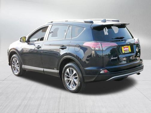 2017 Toyota RAV4 Hybrid XLE