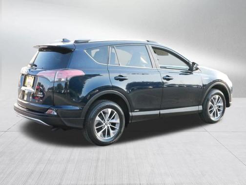 2017 Toyota RAV4 Hybrid XLE