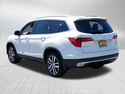 White Diamond Pearl 2017 Honda Pilot Touring