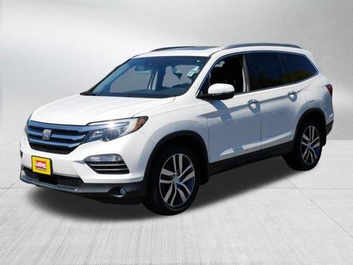 White Diamond Pearl 2017 Honda Pilot Touring