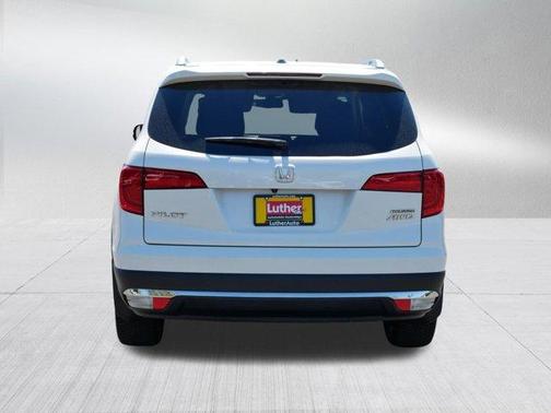 White Diamond Pearl 2017 Honda Pilot Touring