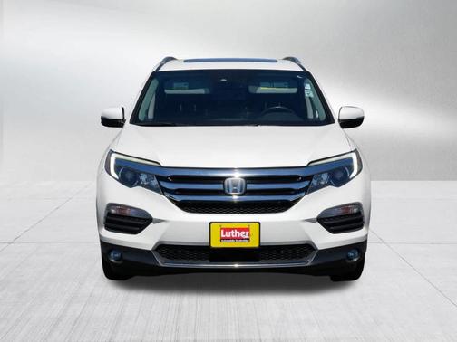 White Diamond Pearl 2017 Honda Pilot Touring