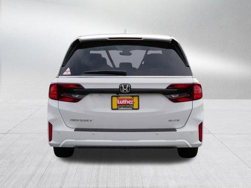 Platinum White Pearl 2026 Honda Odyssey Elite