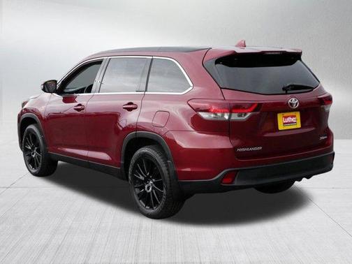 Salsa Red Pearl 2019 Toyota Highlander SE