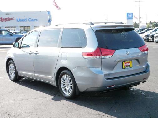 2013 Toyota Sienna XLE