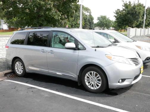 2013 Toyota Sienna XLE