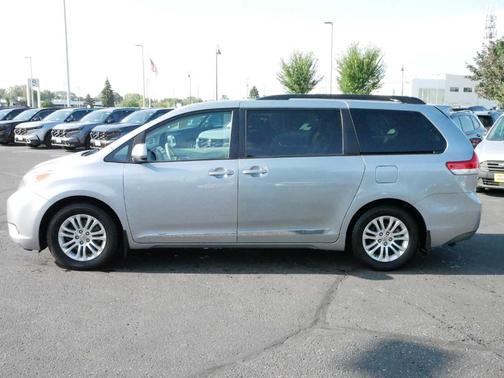 2013 Toyota Sienna XLE