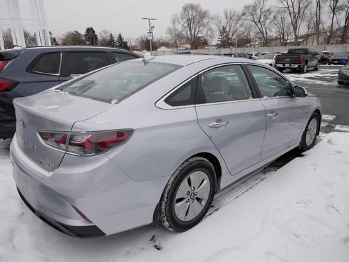 2019 Hyundai SONATA Hybrid SE