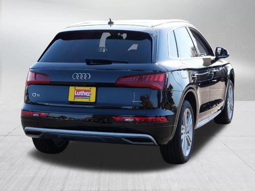 Mythos Black Metallic 2019 Audi Q5 2.0T Premium Plus