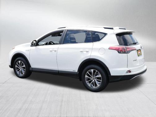 2017 Toyota RAV4 Hybrid XLE