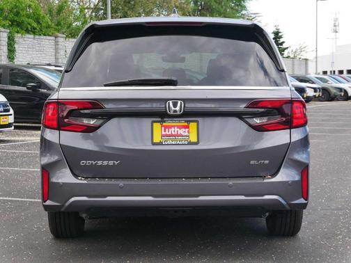 Modern Steel Metallic 2026 Honda Odyssey Elite