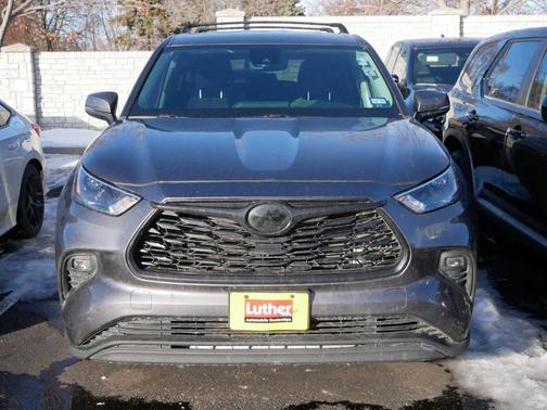 2022 Toyota Highlander LE