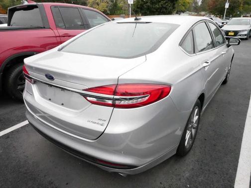2017 Ford Fusion Hybrid SE