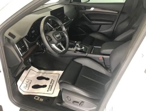 Glacier White Metallic 2021 Audi Q5 40 Premium Plus