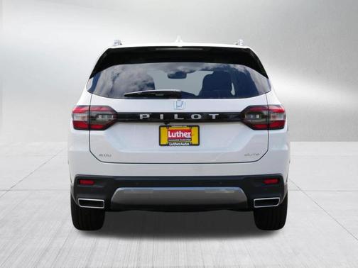 Platinum White Pearl 2026 Honda Pilot Elite