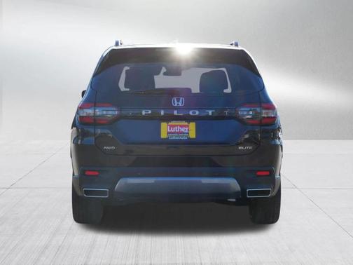 Crystal Black Pearl 2026 Honda Pilot Elite