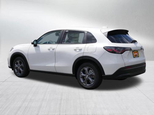 Platinum White Pearl 2027 Honda HR-V LX