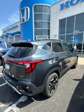 Gravity Gray 2024 Kia Seltos EX