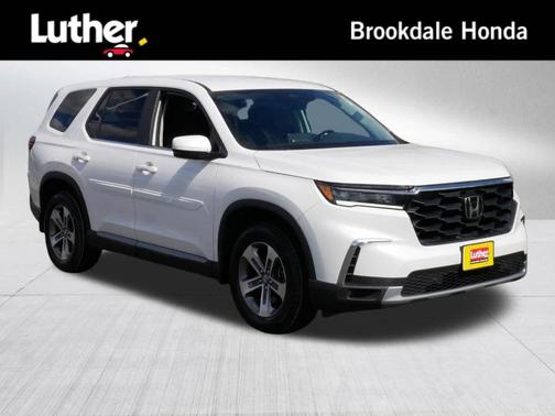 Platinum White Pearl 2023 Honda Pilot EX-L 7-Passenger