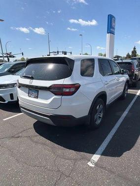 Platinum White Pearl 2023 Honda Pilot EX-L 7-Passenger