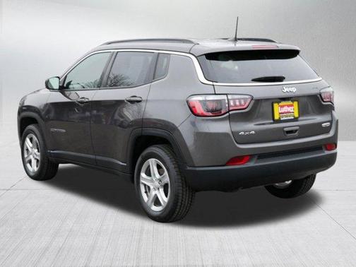 Granite Crystal Clearcoat Metallic 2023 Jeep Compass Latitude