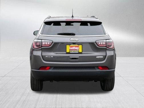 Granite Crystal Clearcoat Metallic 2023 Jeep Compass Latitude