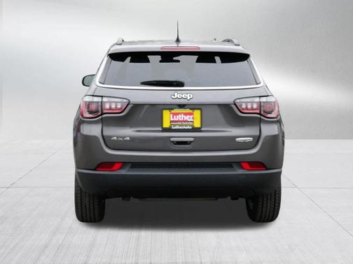 Granite Crystal Clearcoat Metallic 2023 Jeep Compass Latitude