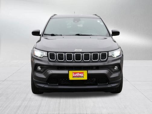 Granite Crystal Clearcoat Metallic 2023 Jeep Compass Latitude