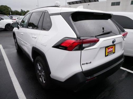 2022 Toyota RAV4 Hybrid XLE