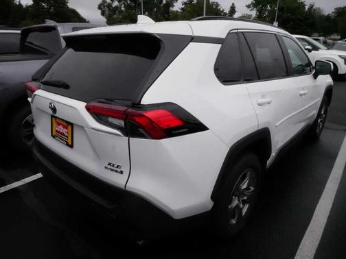 2022 Toyota RAV4 Hybrid XLE